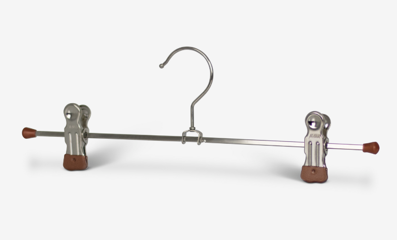 Hanger pour pantalons avec pinces Clip K D